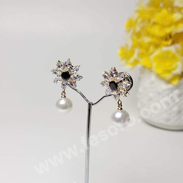 Pearl earrings Crystal Black stone Star style Golden color