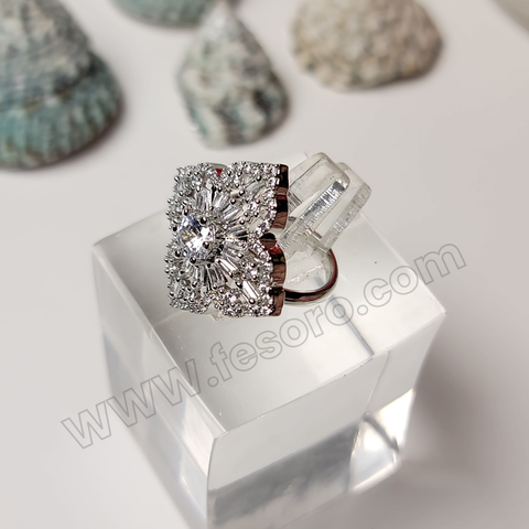One carat Transparent Zircon Silver Shining Ring