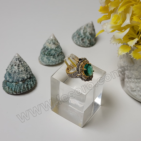 One carat Emerald green oval Ring