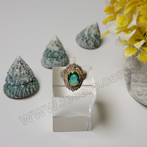 One carat Emerald green oval Ring