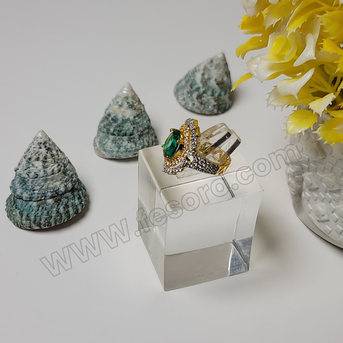 One carat Emerald green oval Ring